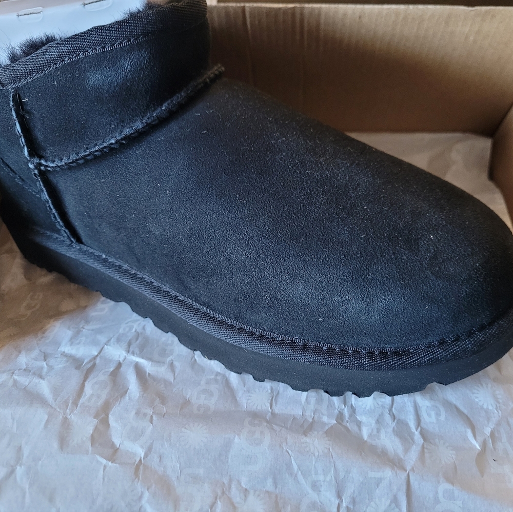 UGG Women's Classic Ultra Mini Black Suede Ankle Boots 1116109 Size 8